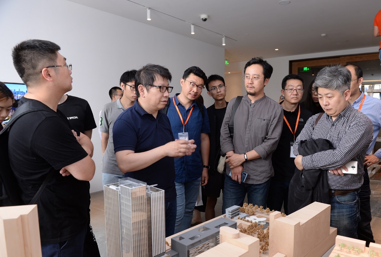 來訪聯(lián)合畢業(yè)設計高校師生參觀天華辦公空間